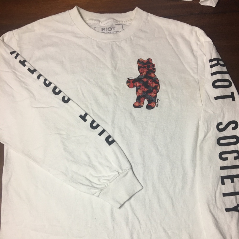 White and black lettering sizeM